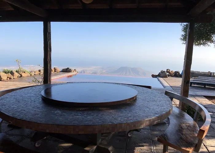 Historic Canarian House, Private Heated Infinity Pool, Bbq, Wifi + Panoramic Ocean Views