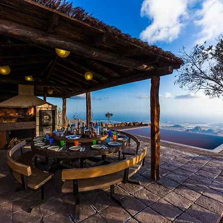 Historic Canarian House, Private Heated Infinity Pool, Bbq, Wifi + Panoramic Ocean Views 아로나
