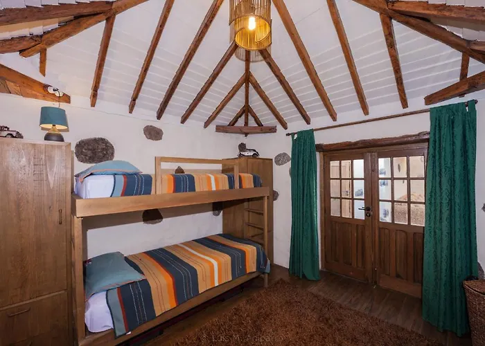 Historic Canarian House, Private Heated Infinity Pool, Bbq, Wifi + Panoramic Ocean Views أرونا