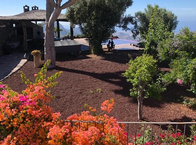 Historic Canarian House, Private Heated Infinity Pool, Bbq, Wifi + Panoramic Ocean Views منزل ريفي *