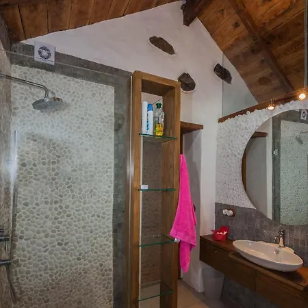 Historic Canarian House, Private Heated Infinity Pool, Bbq, Wifi + Panoramic Ocean Views Летний дом Арона