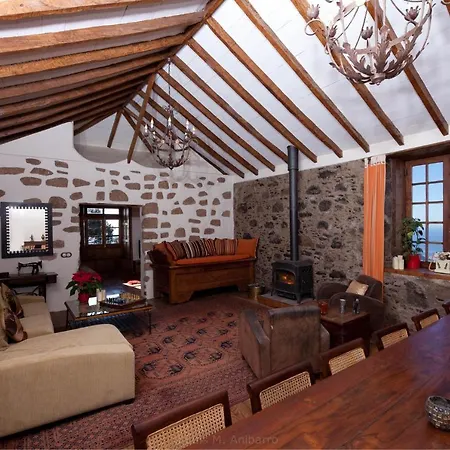 Historic Canarian House, Private Heated Infinity Pool, Bbq, Wifi + Panoramic Ocean Views Летний дом