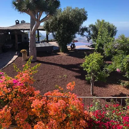 Historic Canarian House, Private Heated Infinity Pool, Bbq, Wifi + Panoramic Ocean Views Летний дом *